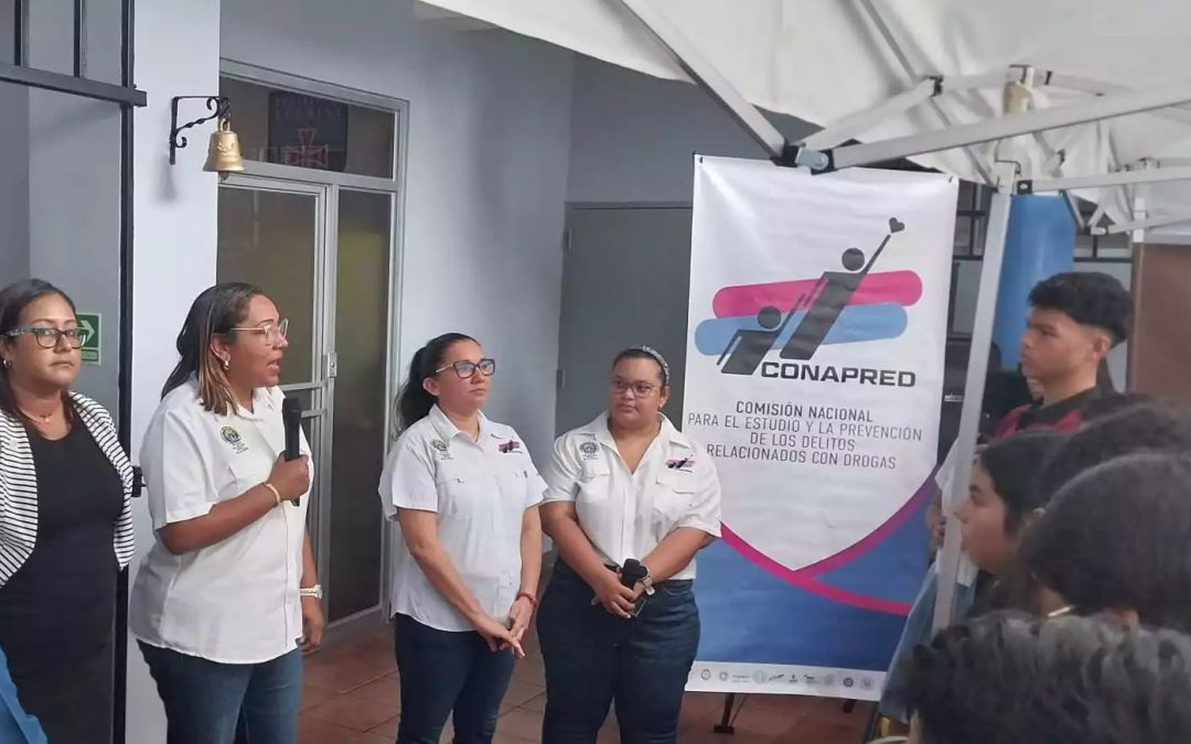 CONAPRED realiza jornada de sensibilización de #ElConsumoTeConsume en un centro educativo