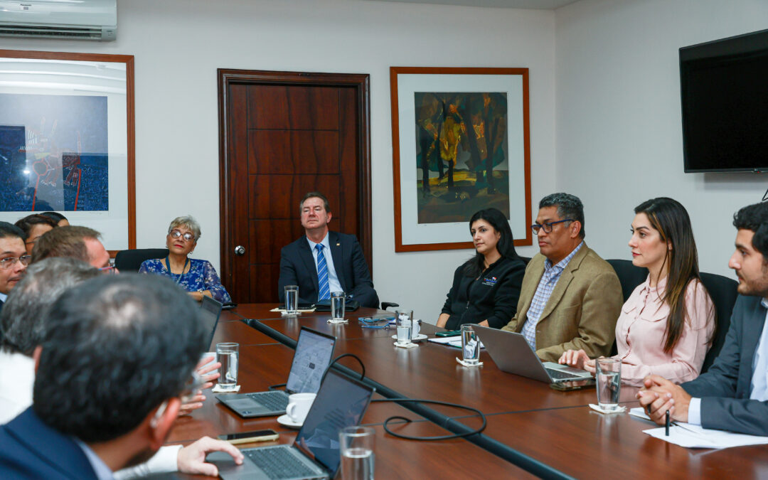 Sector público y privado dialogan para mejorar procesos de exportación en Panamá